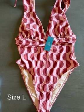 Cupshe Pink & Rose Wave-Print One-Piece Swimsuit NWT